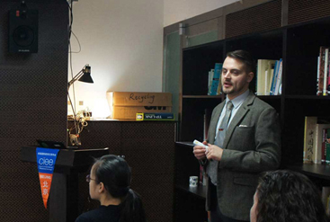 授業前に教科書を読むこと。